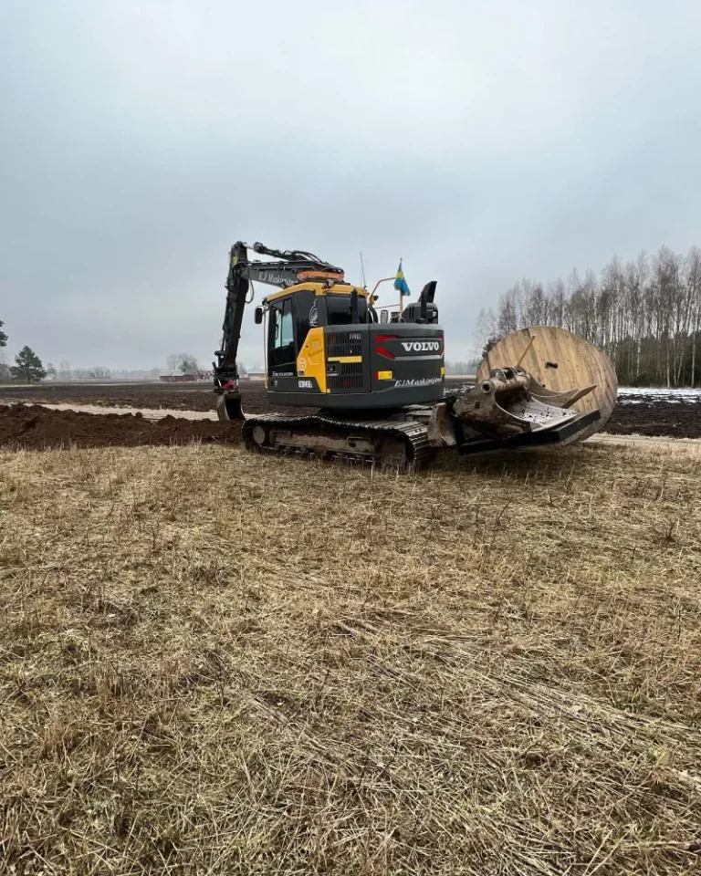 EJ Maskintjänst hjälper dig med markarbeten och att gräva avlopp